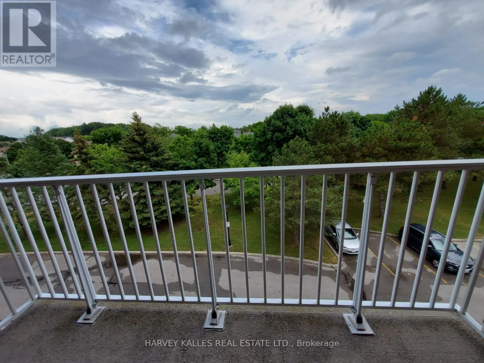 402 - 189 LAKE DRIVEWAY DRIVE W