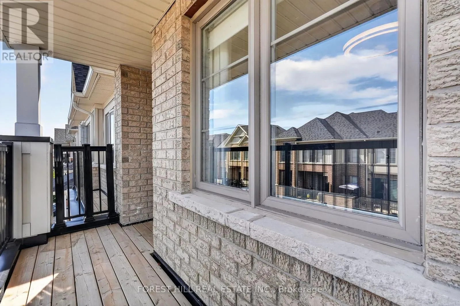 63 WATERSIDE WAY