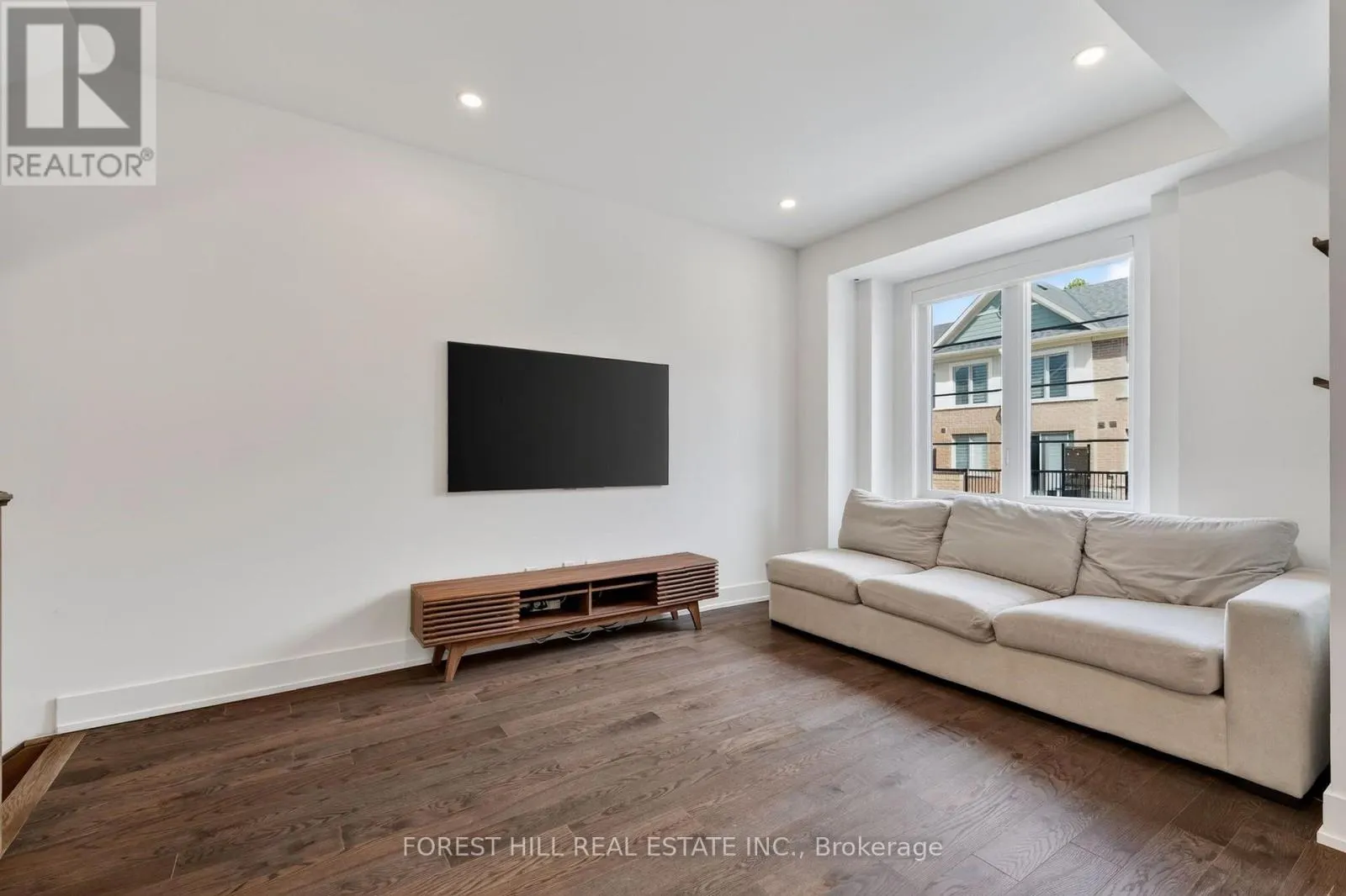 63 WATERSIDE WAY