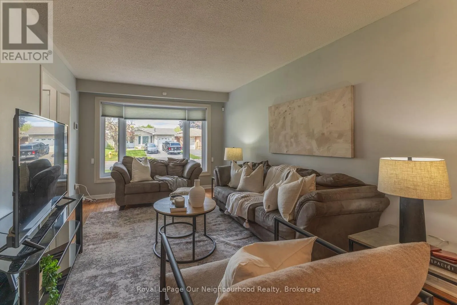 26 ASHDALE CRESCENT