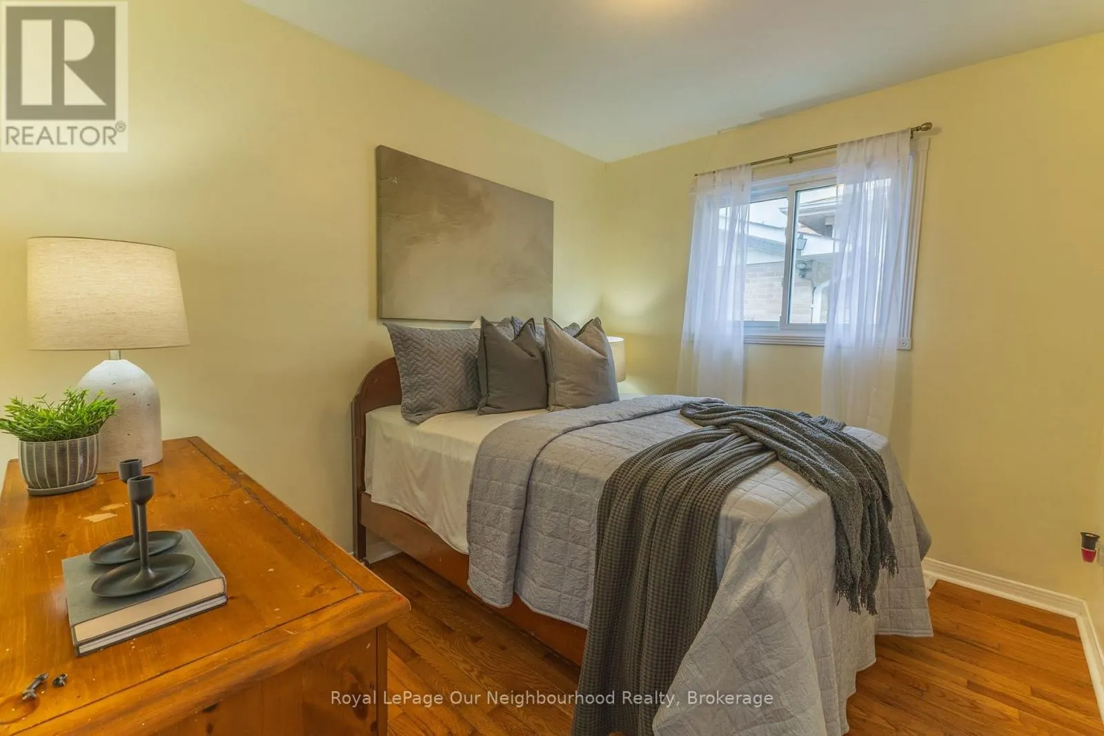 26 ASHDALE CRESCENT