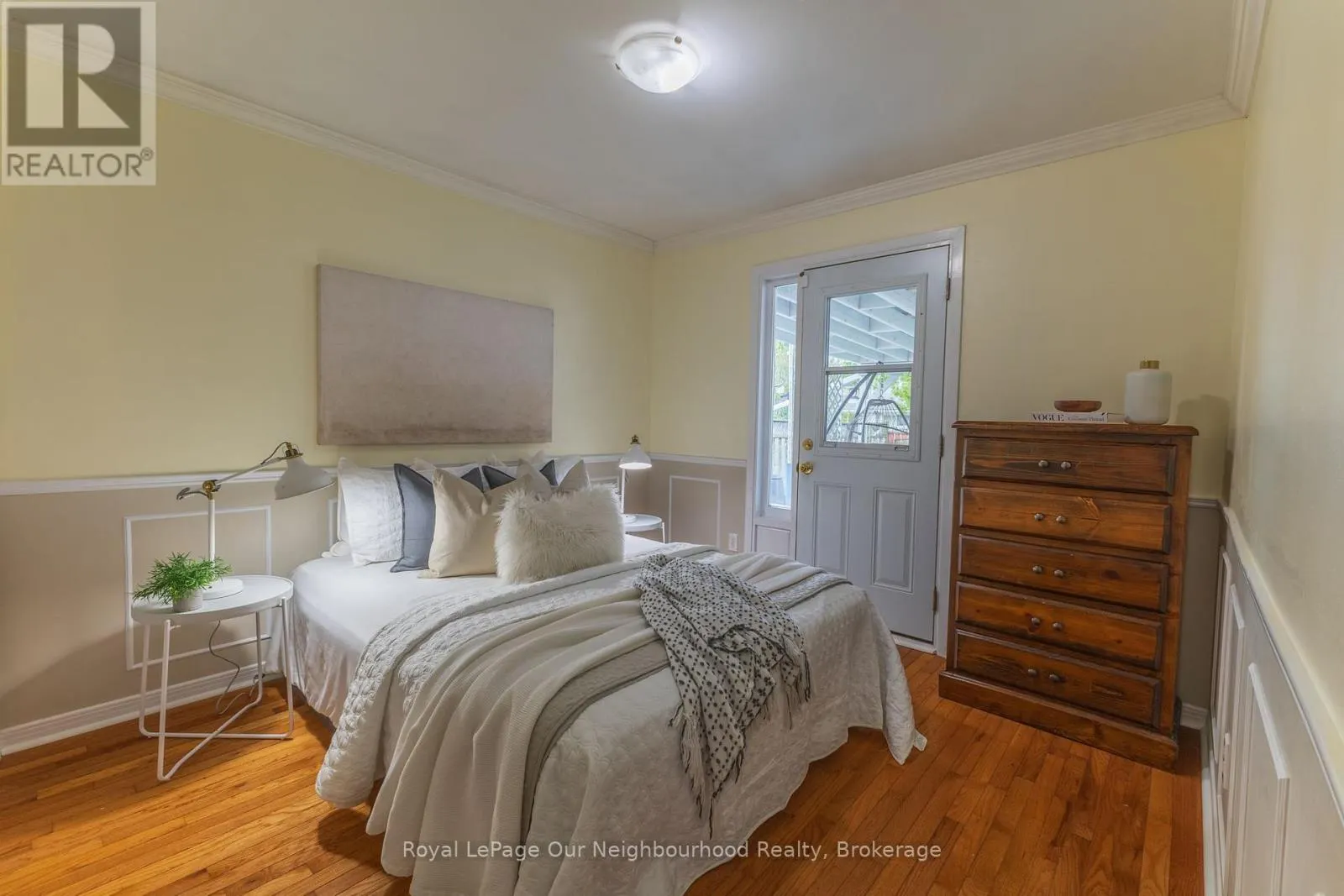 26 ASHDALE CRESCENT