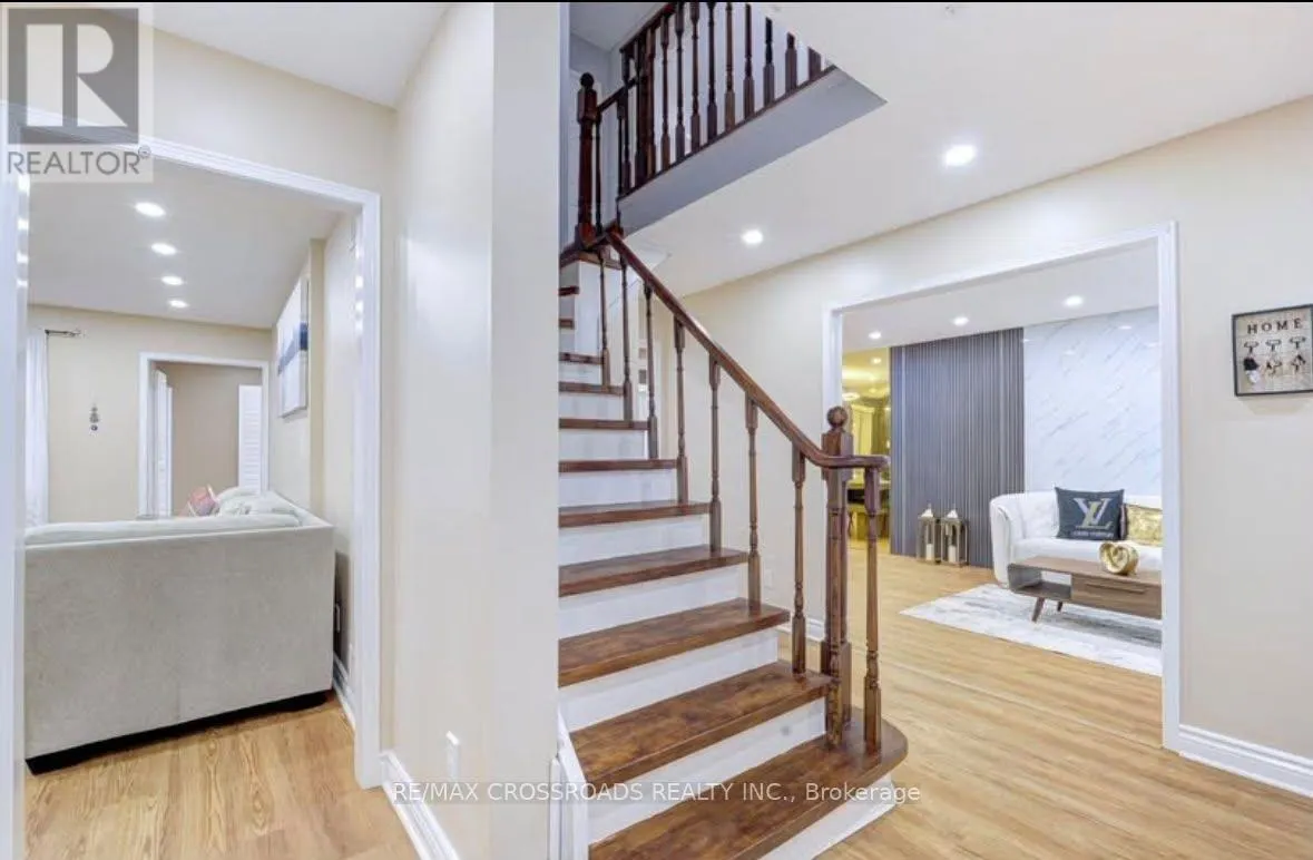 11 MURKAR CRESCENT