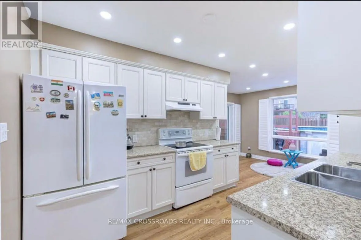 11 MURKAR CRESCENT