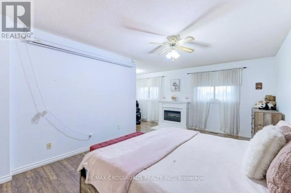 11 MURKAR CRESCENT