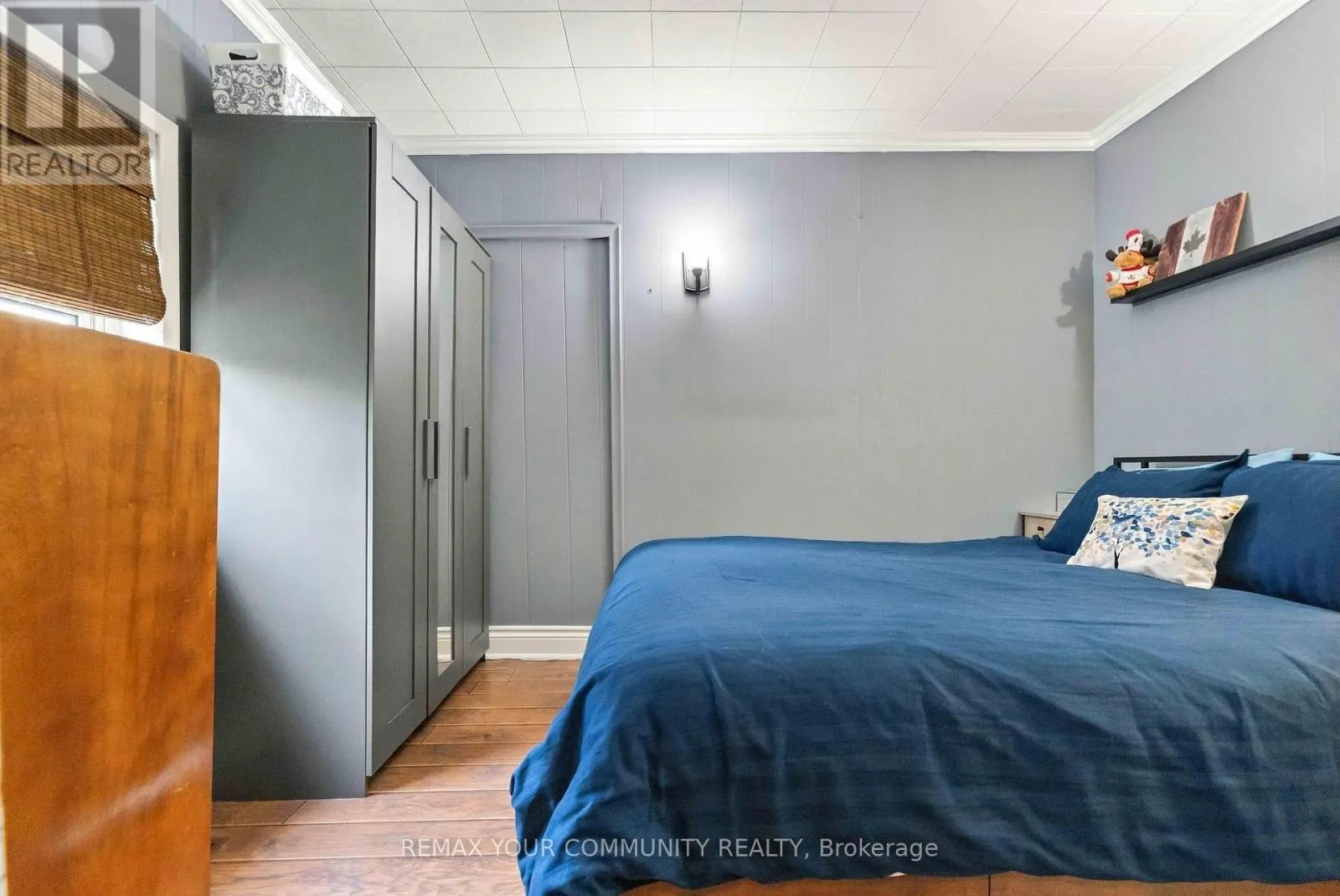 318 MARY STREET W