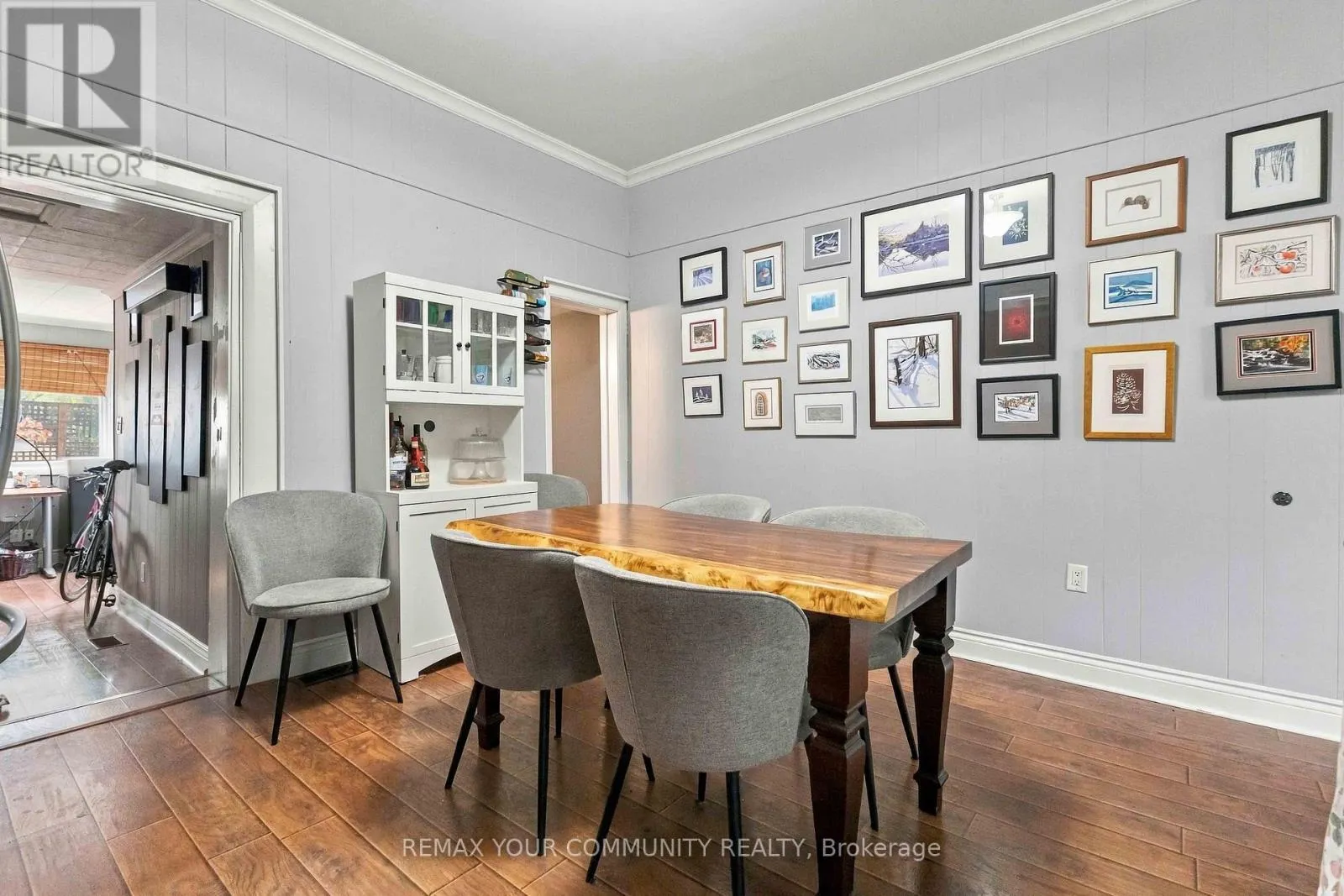 318 MARY STREET W