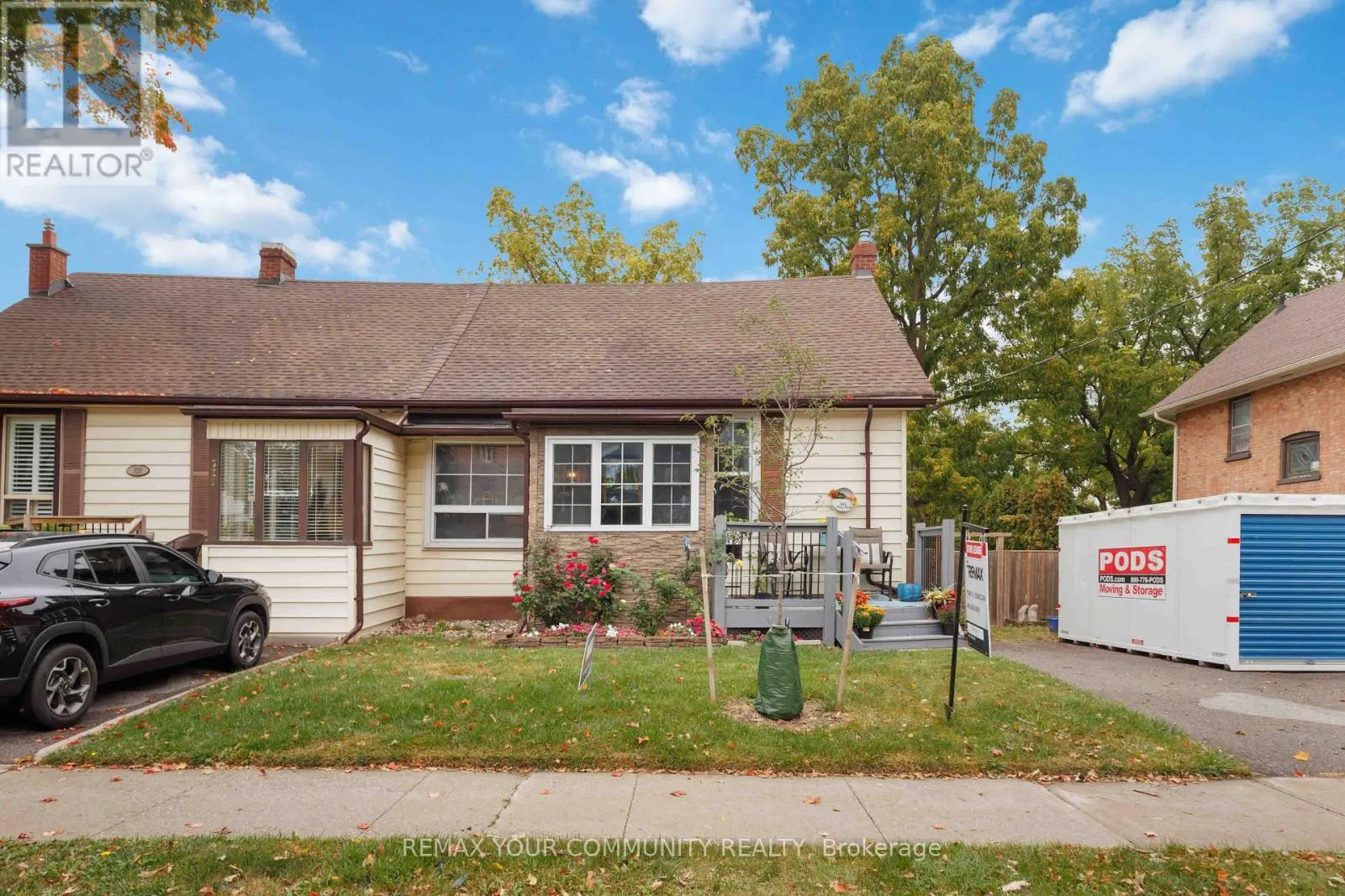318 MARY STREET W