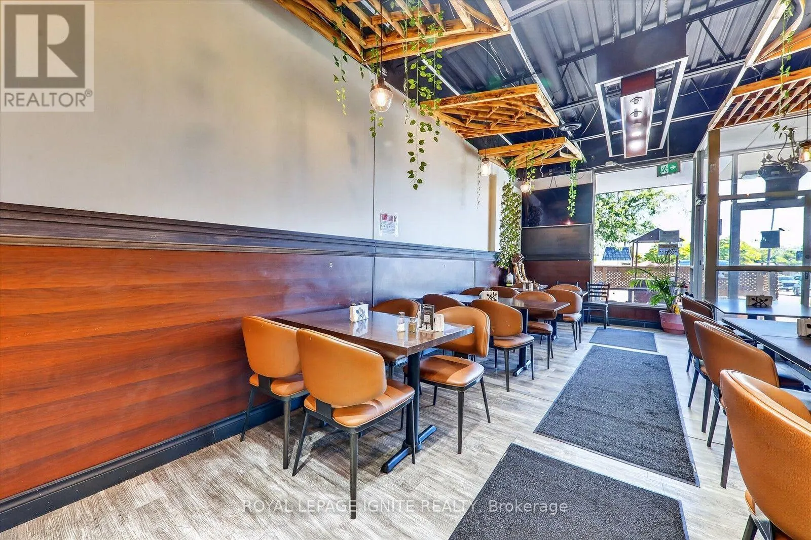 5 - 1050 SIMCOE STREET N