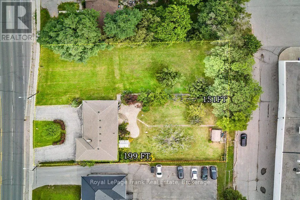 1535 DUNDAS STREET E