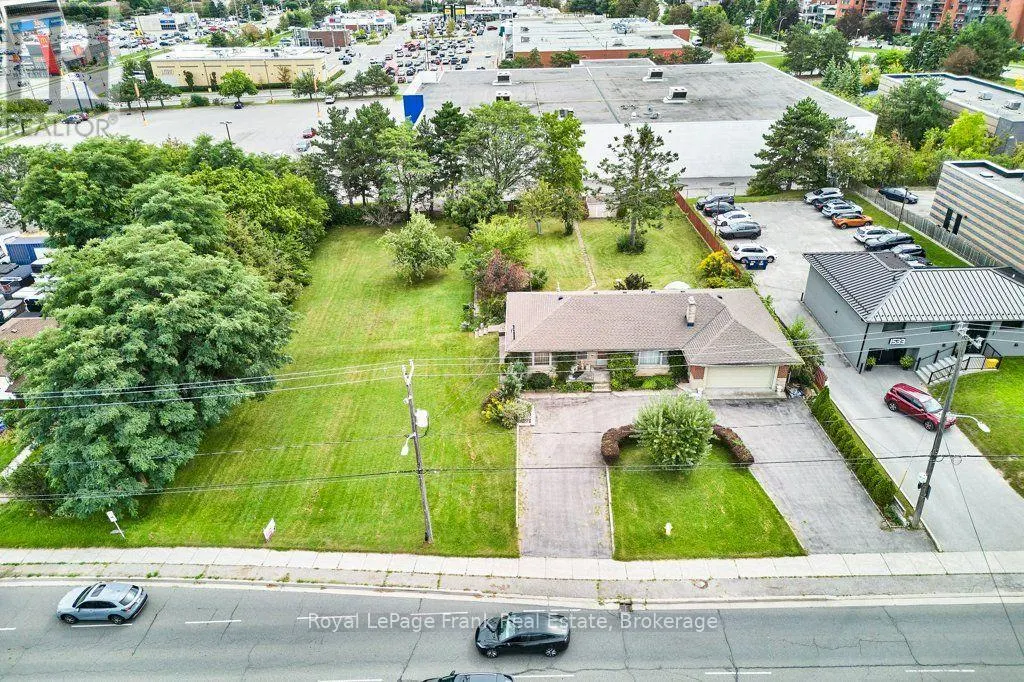 1535 DUNDAS STREET E