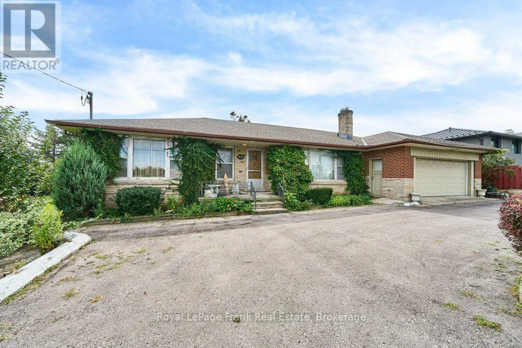 1535 DUNDAS STREET E