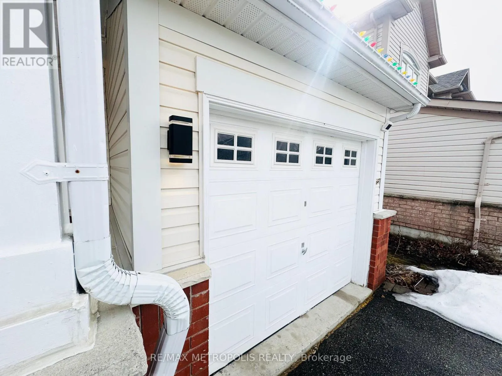 33 PALOMINO PLACE