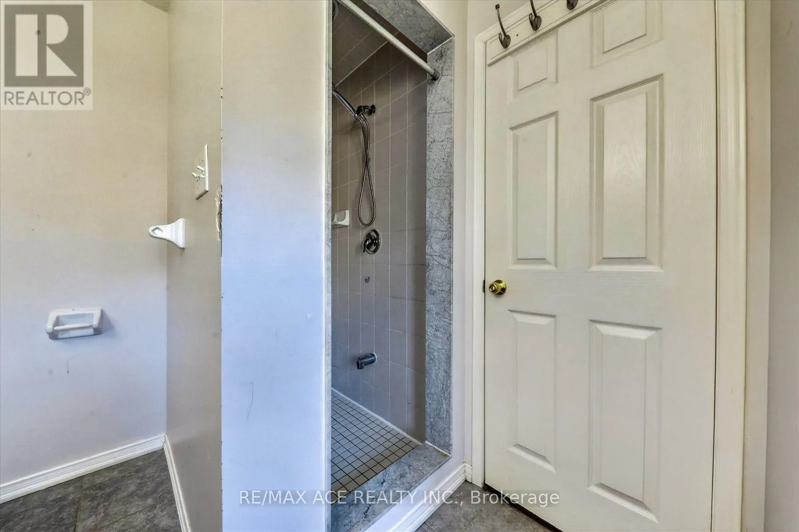 39 SKELTON CRESCENT
