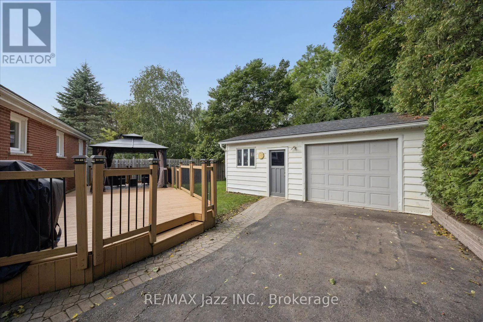 364 KING STREET E