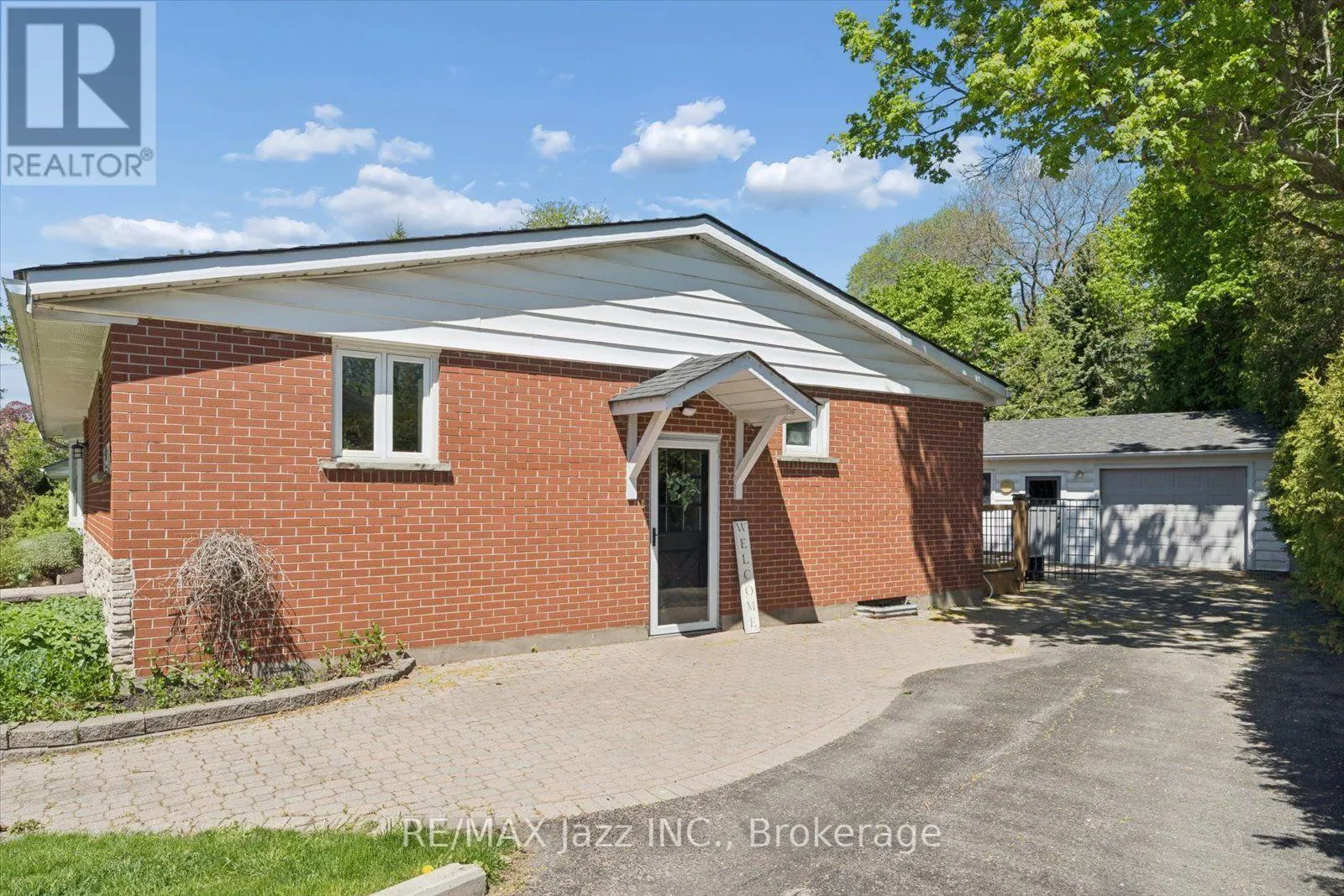 364 KING STREET E