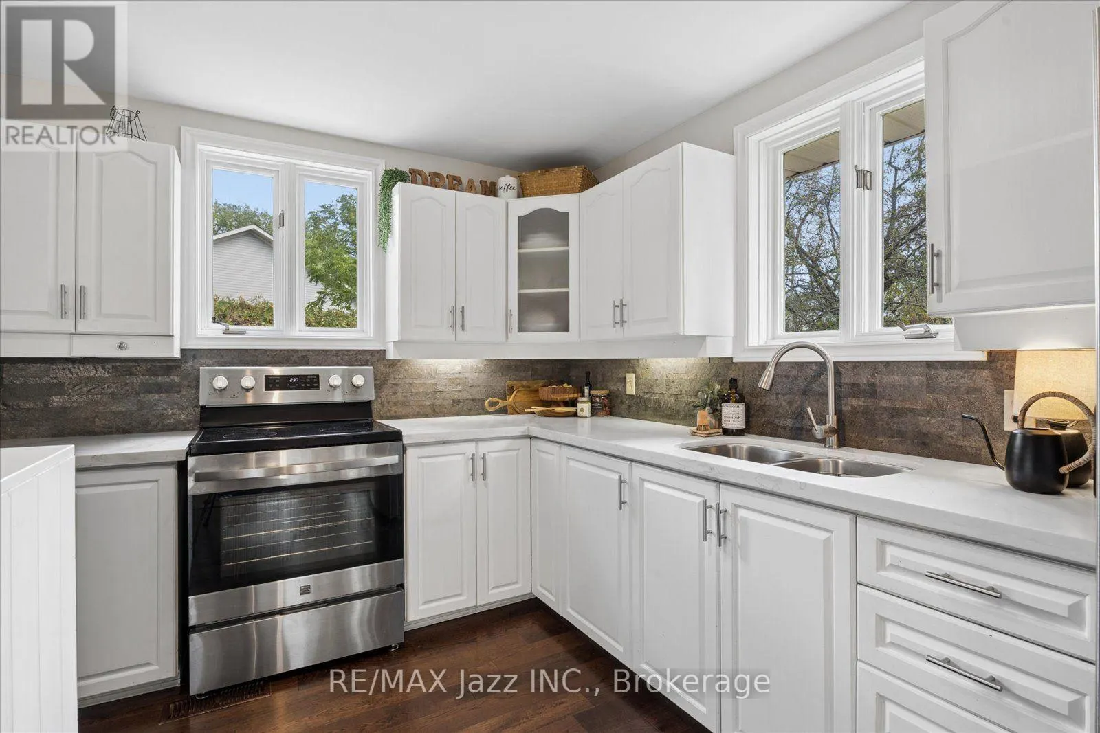 364 KING STREET E