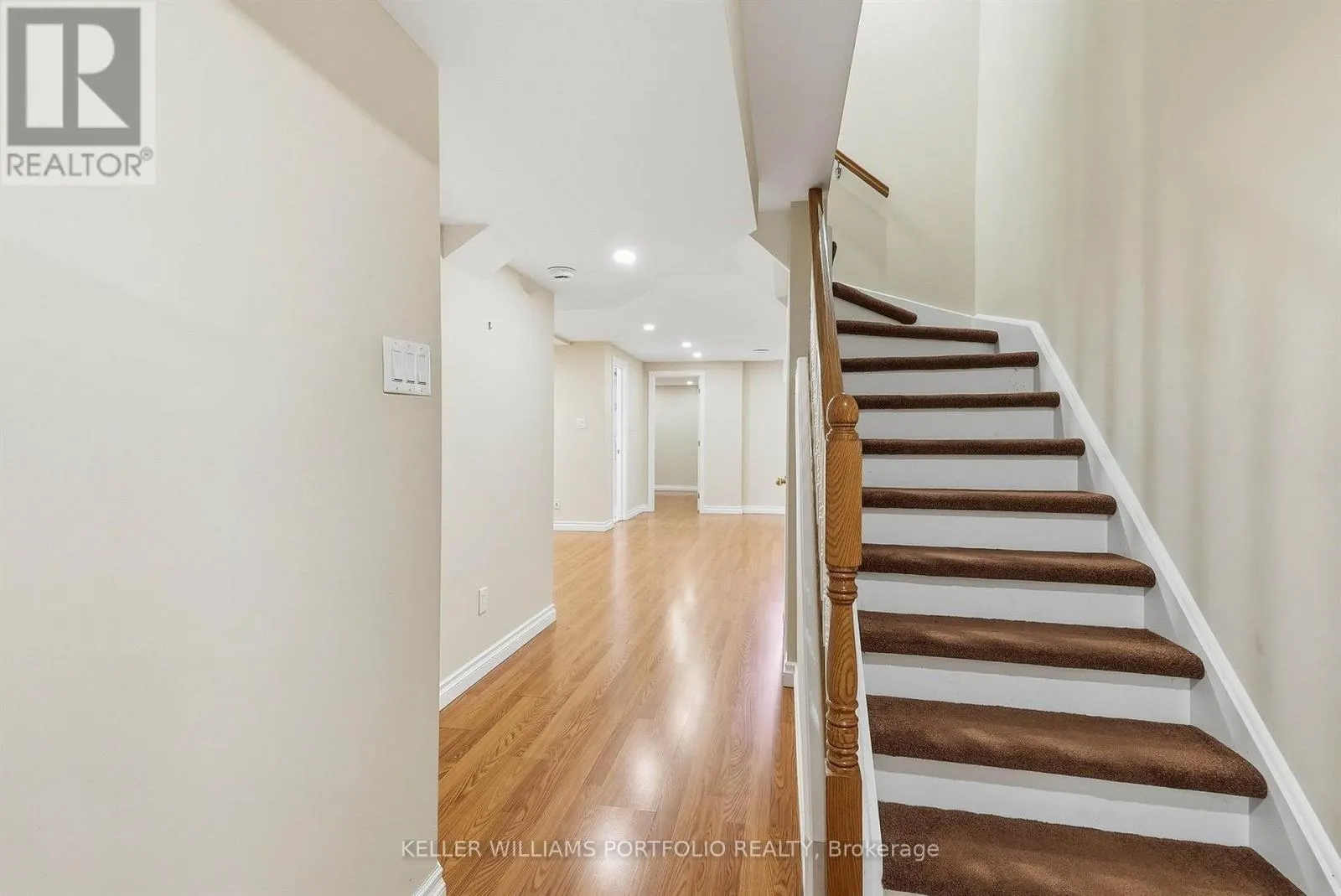 8 GATEWAY COURT