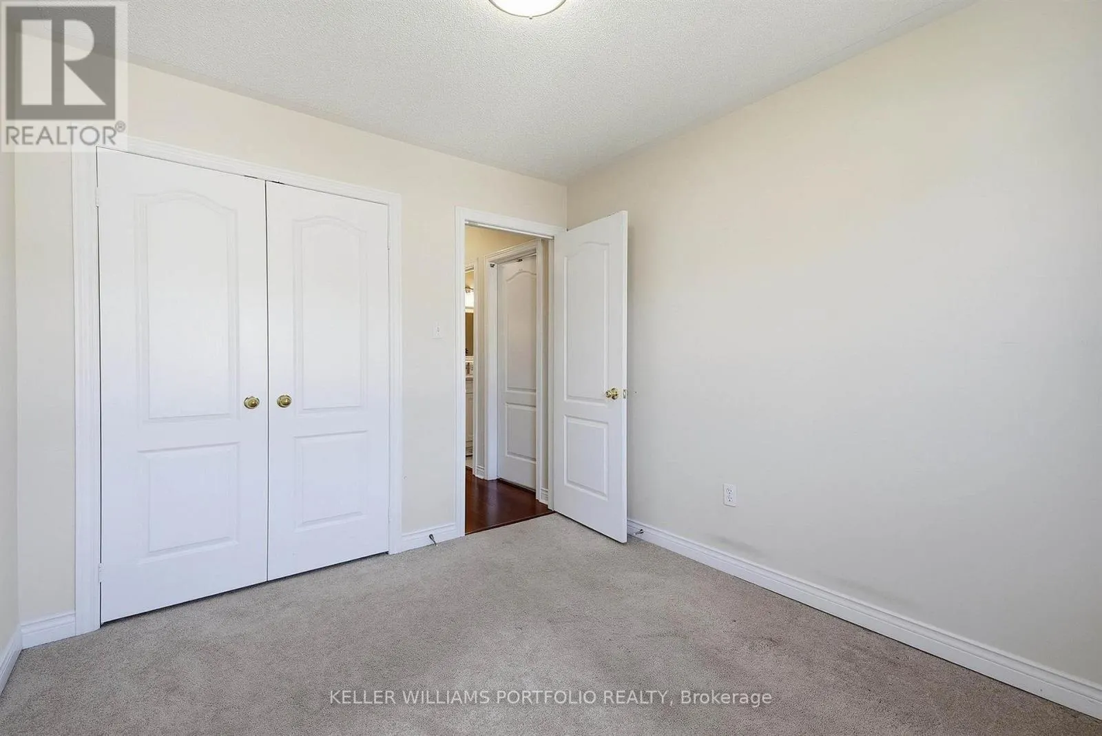 8 GATEWAY COURT