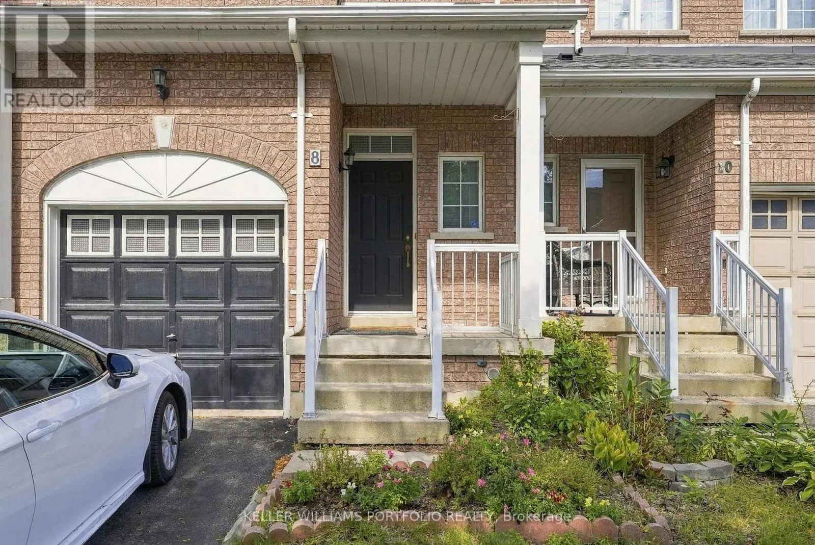 8 GATEWAY COURT