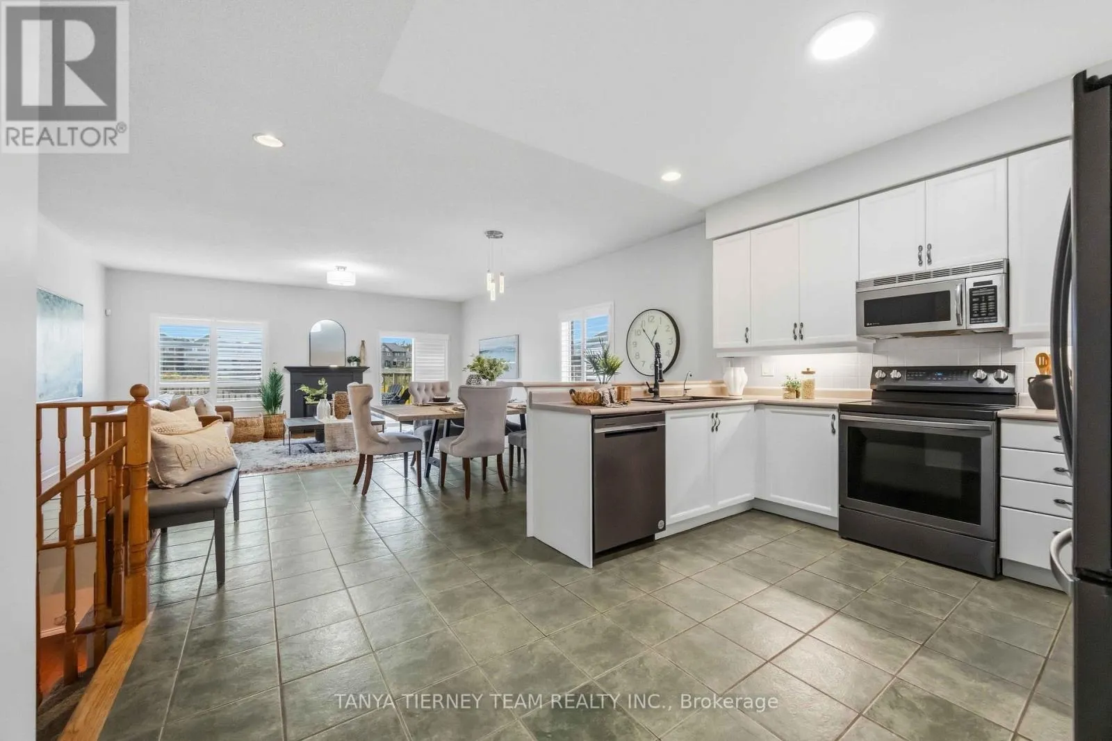 28 PERRYVIEW DRIVE