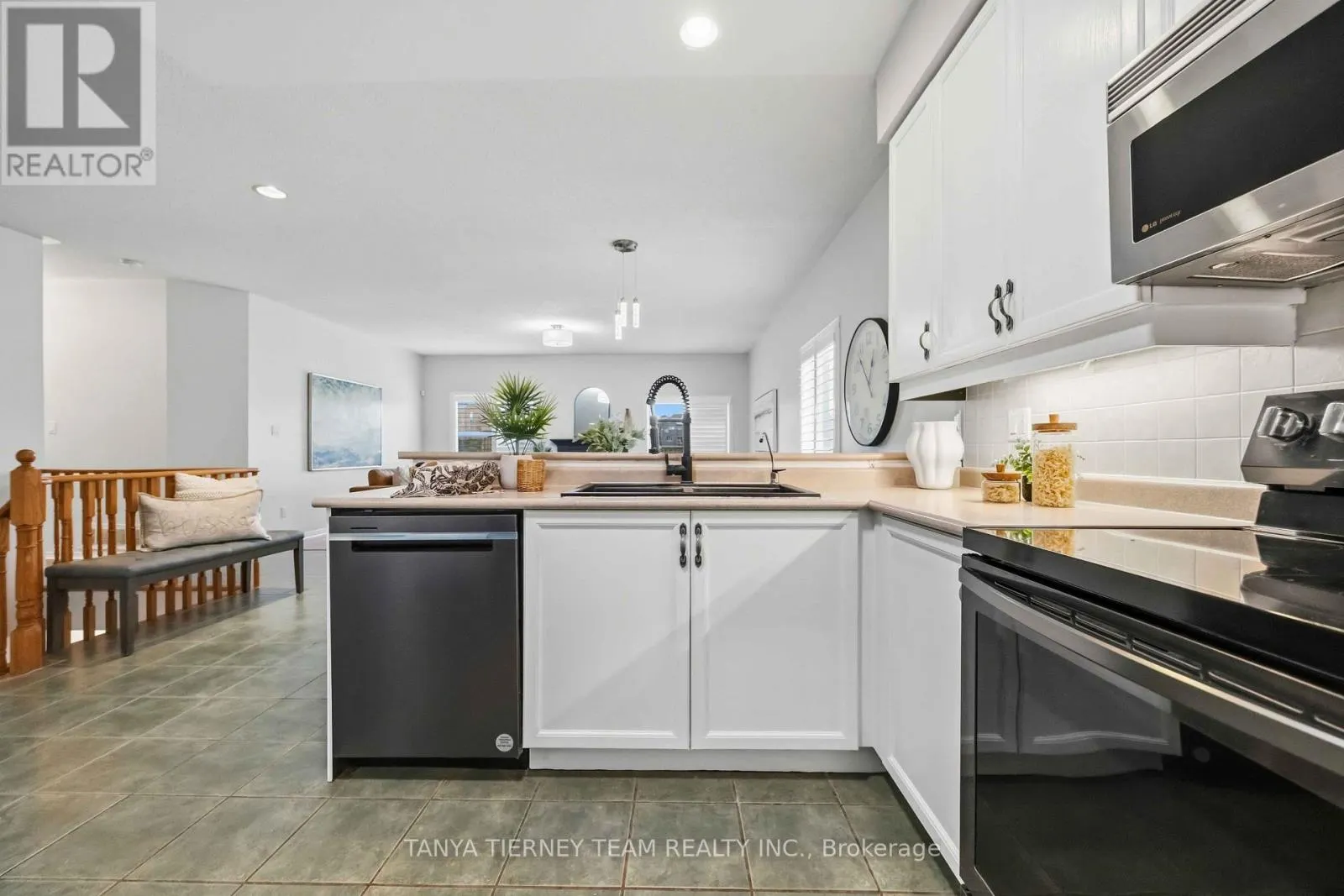 28 PERRYVIEW DRIVE