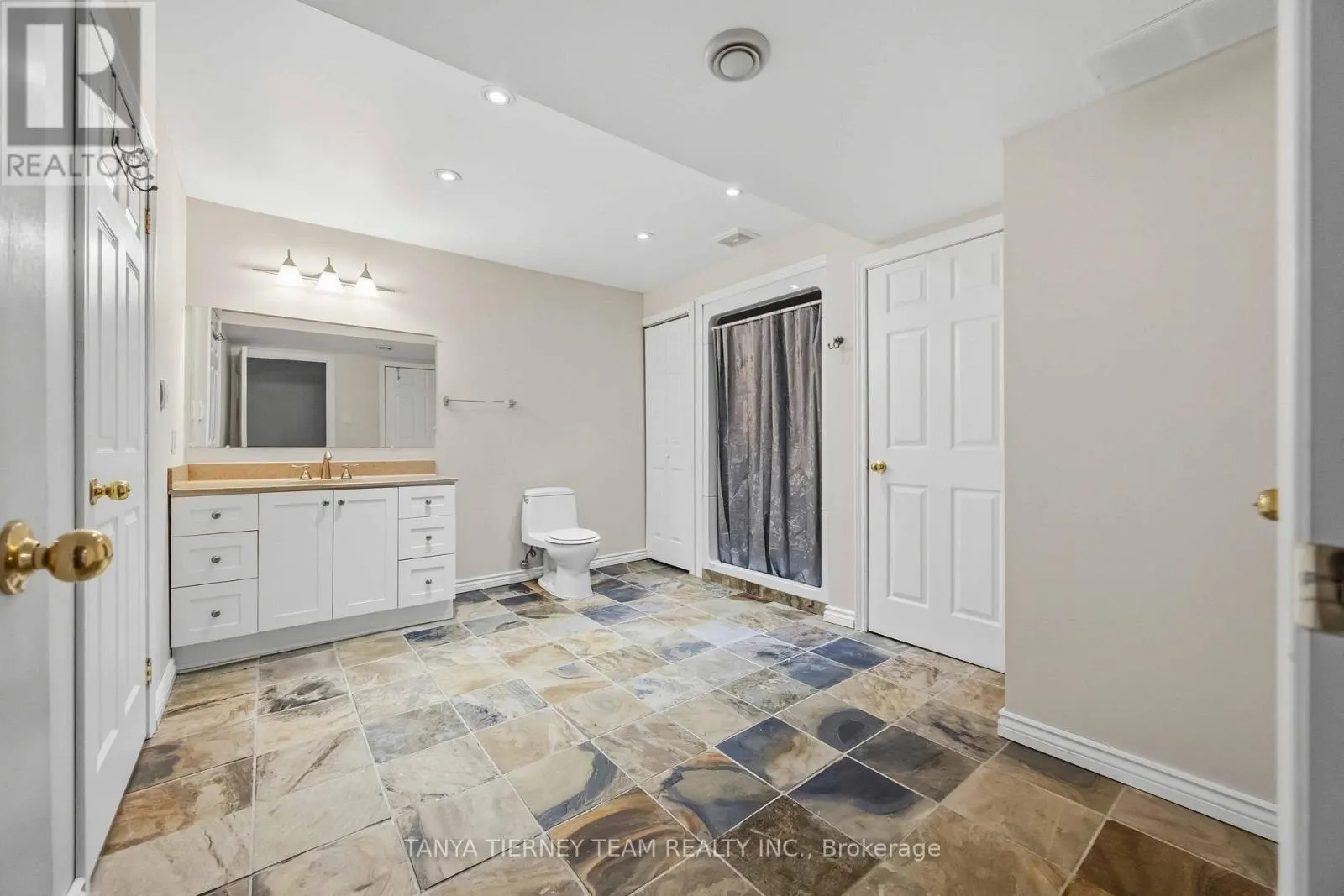 28 PERRYVIEW DRIVE