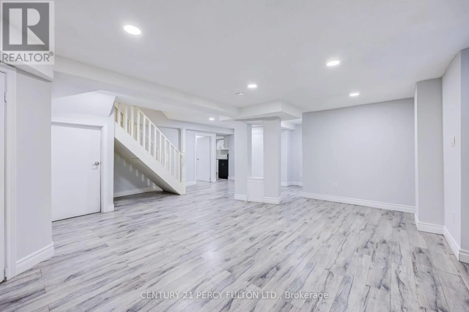 8 SAYOR DRIVE