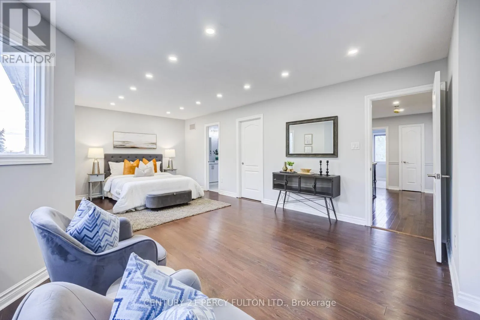 8 SAYOR DRIVE