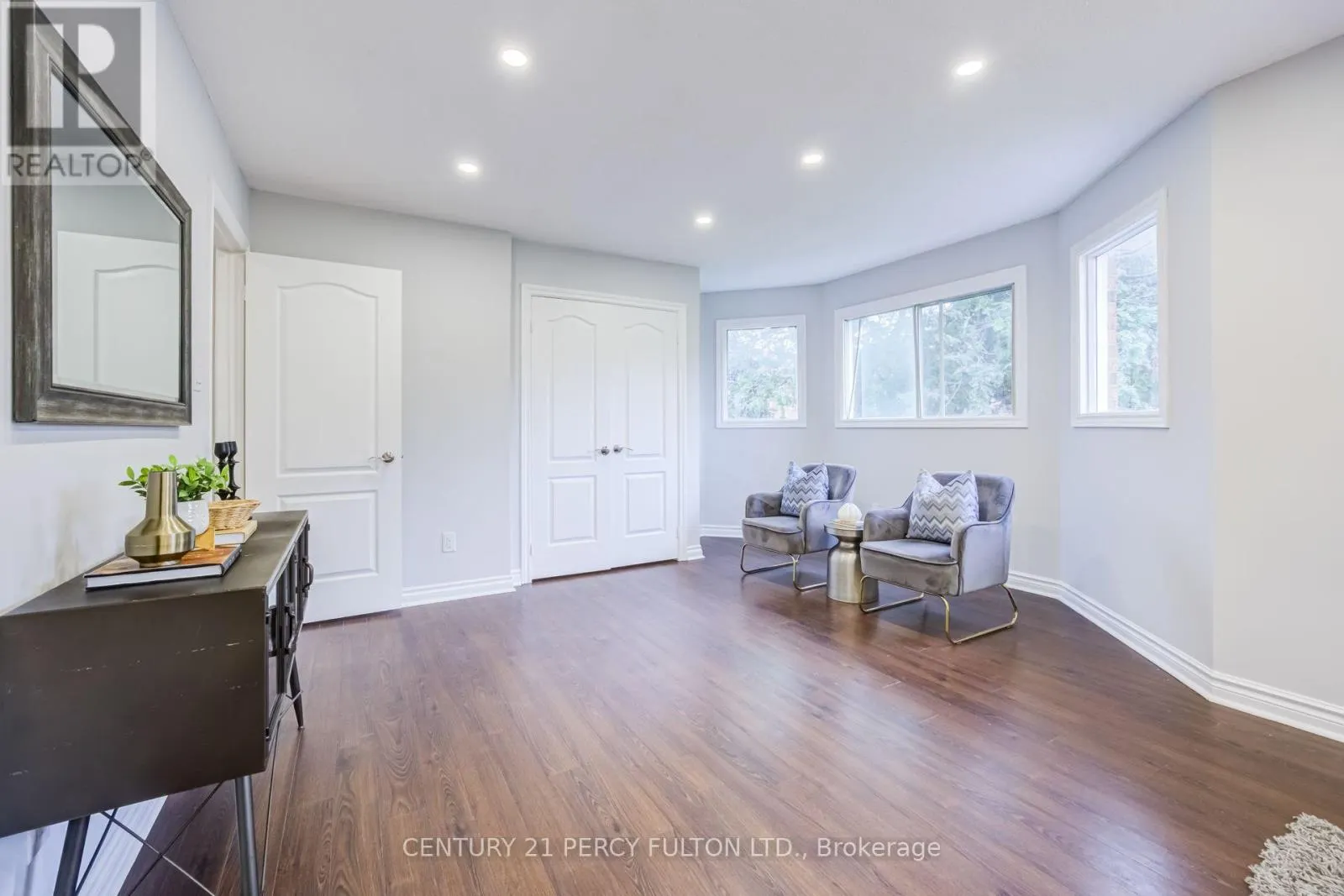 8 SAYOR DRIVE