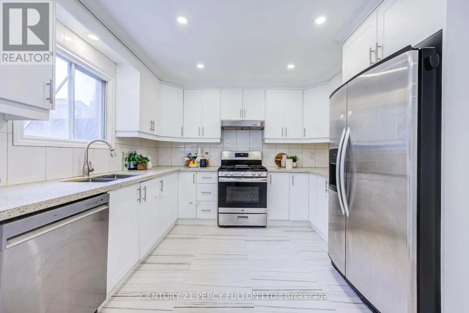 8 SAYOR DRIVE