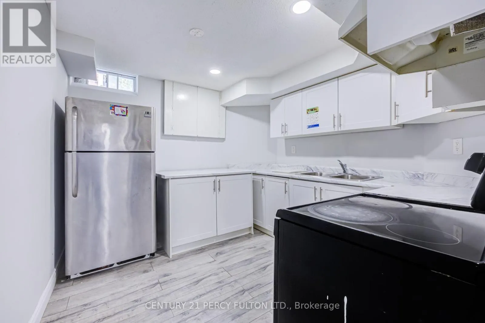 8 SAYOR DRIVE