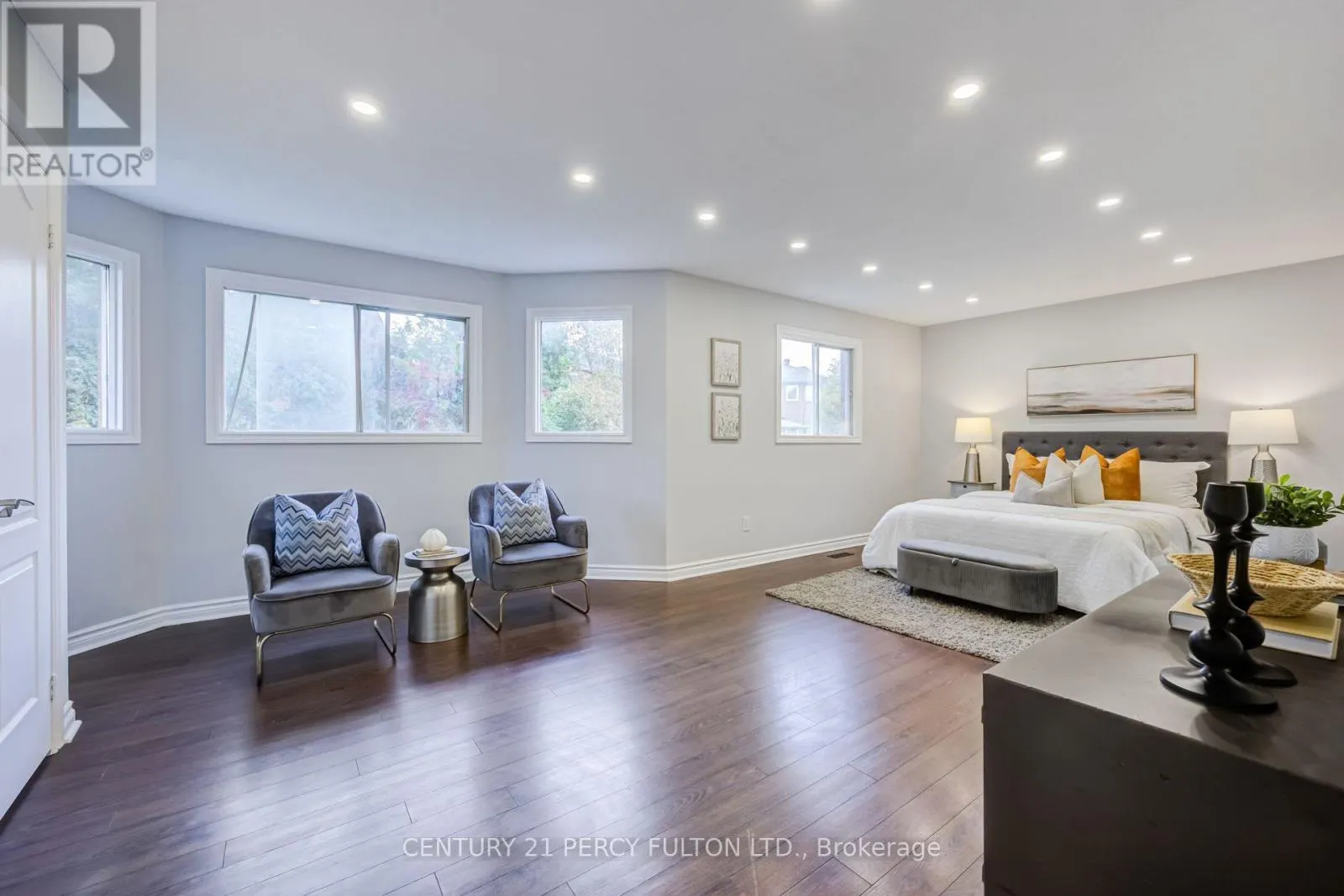 8 SAYOR DRIVE
