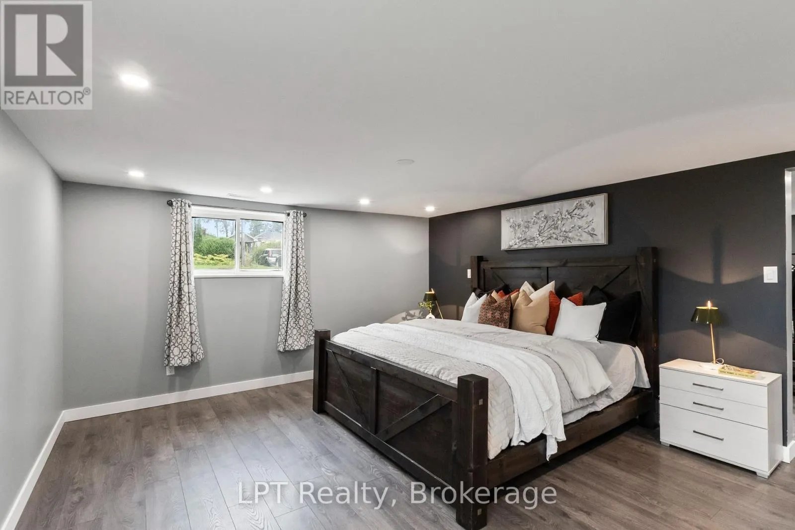 9 LAKEVIEW AVENUE