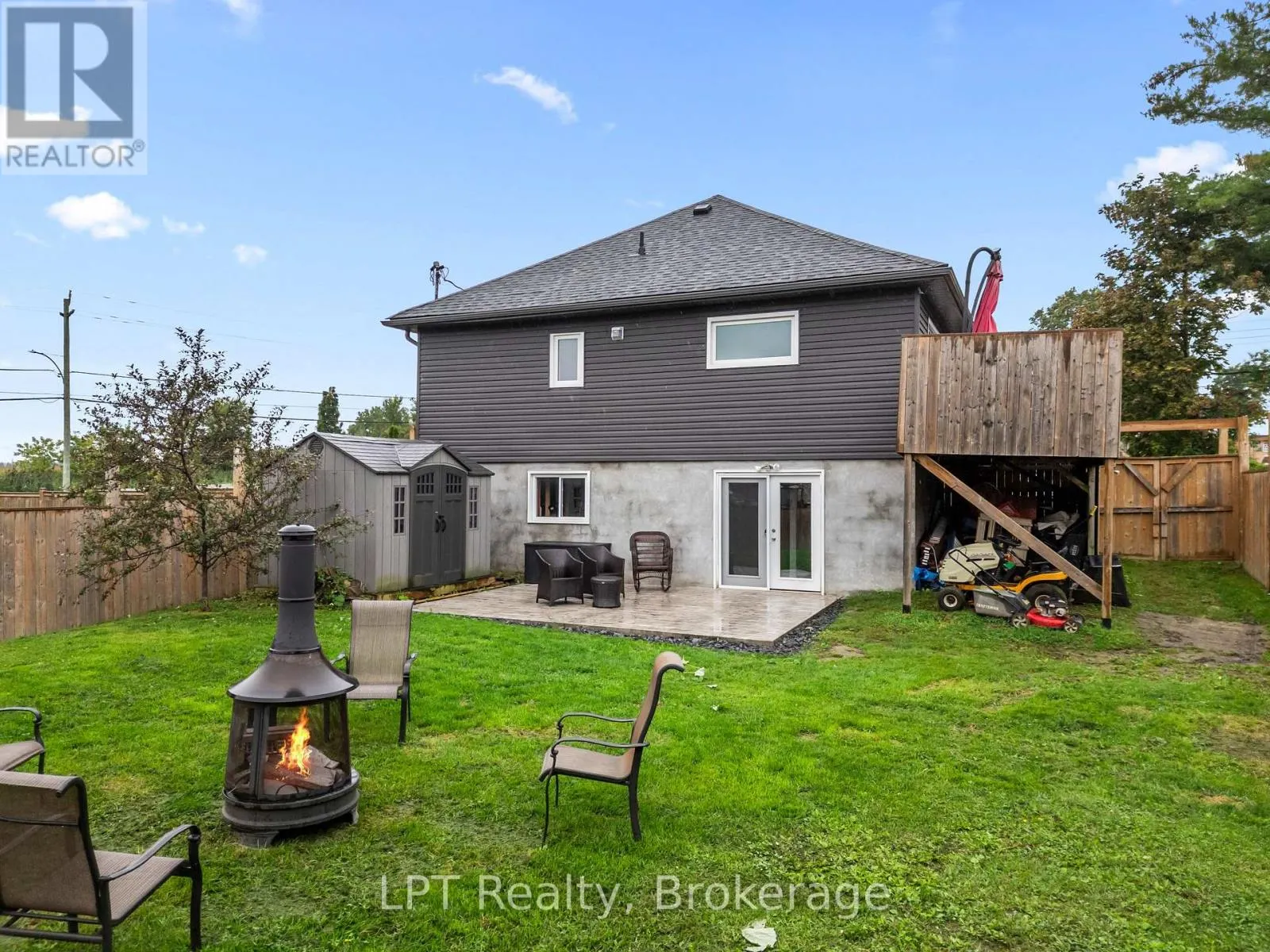 9 LAKEVIEW AVENUE