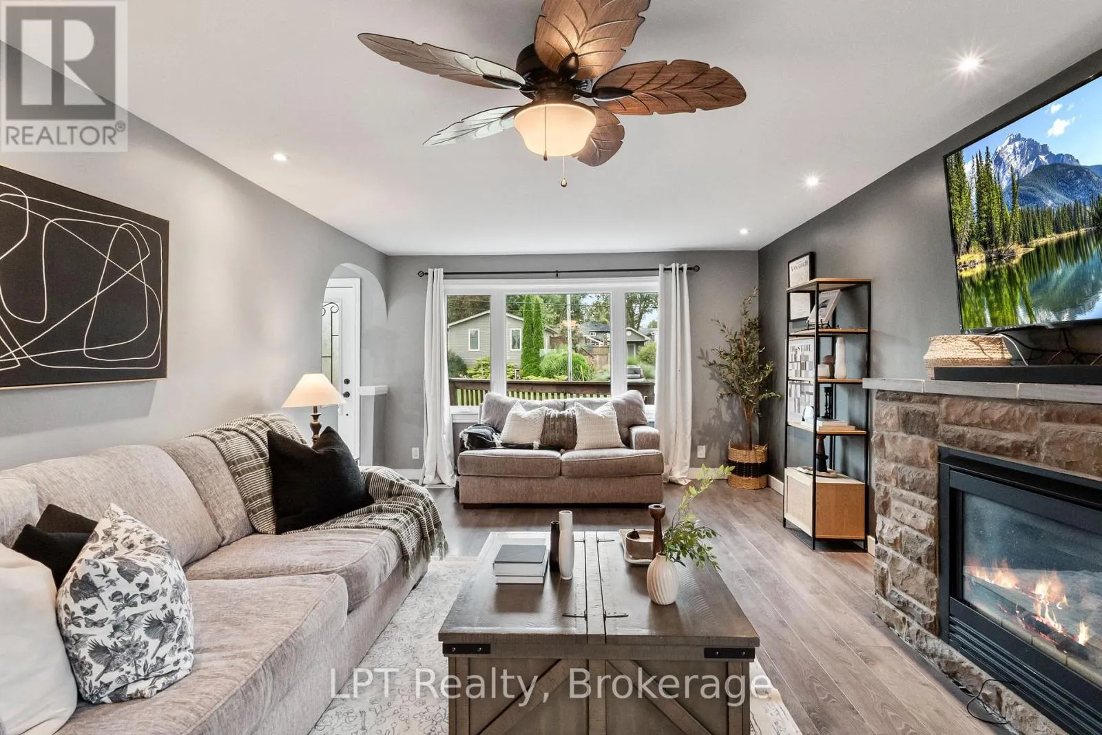 9 LAKEVIEW AVENUE
