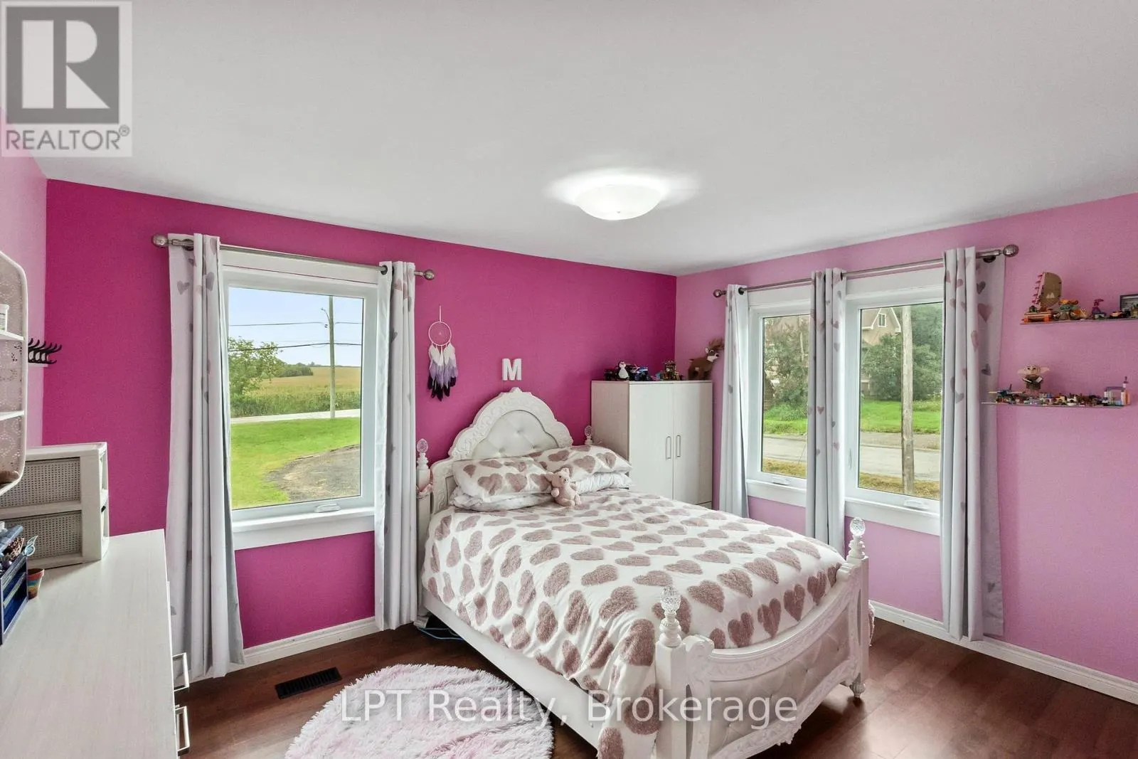 9 LAKEVIEW AVENUE