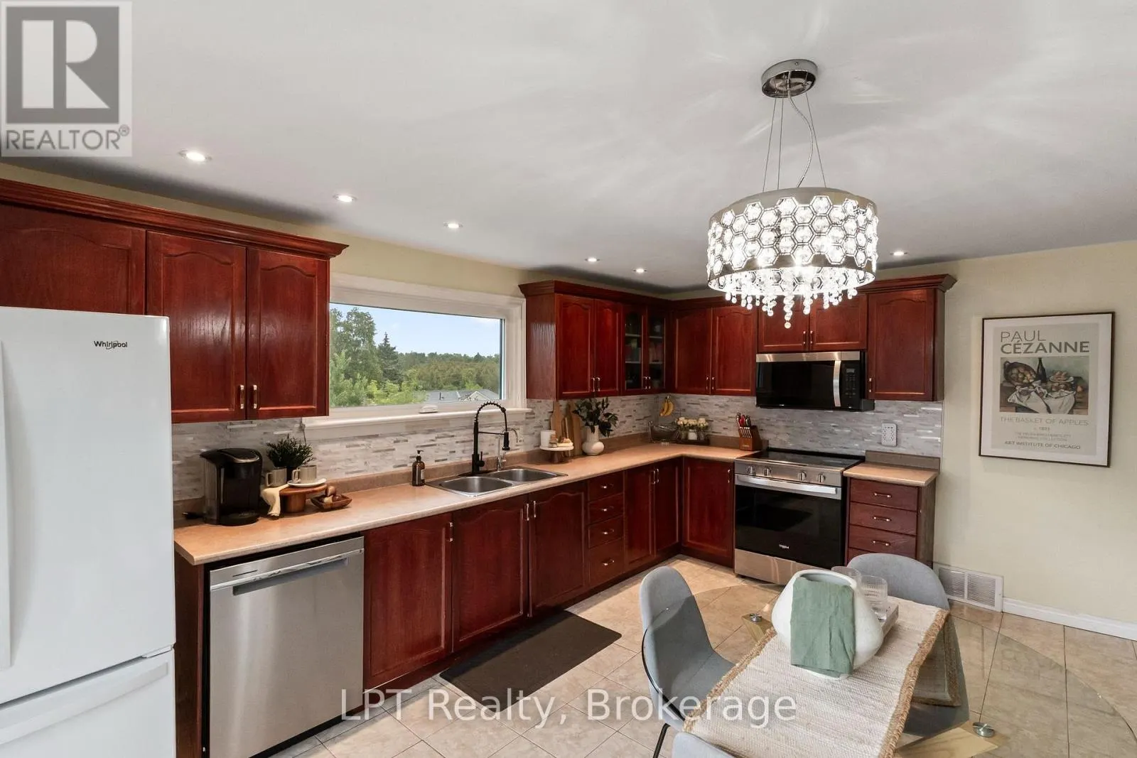 9 LAKEVIEW AVENUE