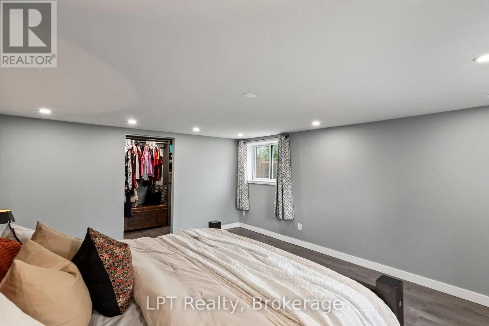 9 LAKEVIEW AVENUE