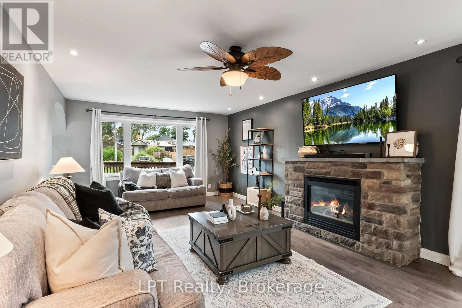 9 LAKEVIEW AVENUE