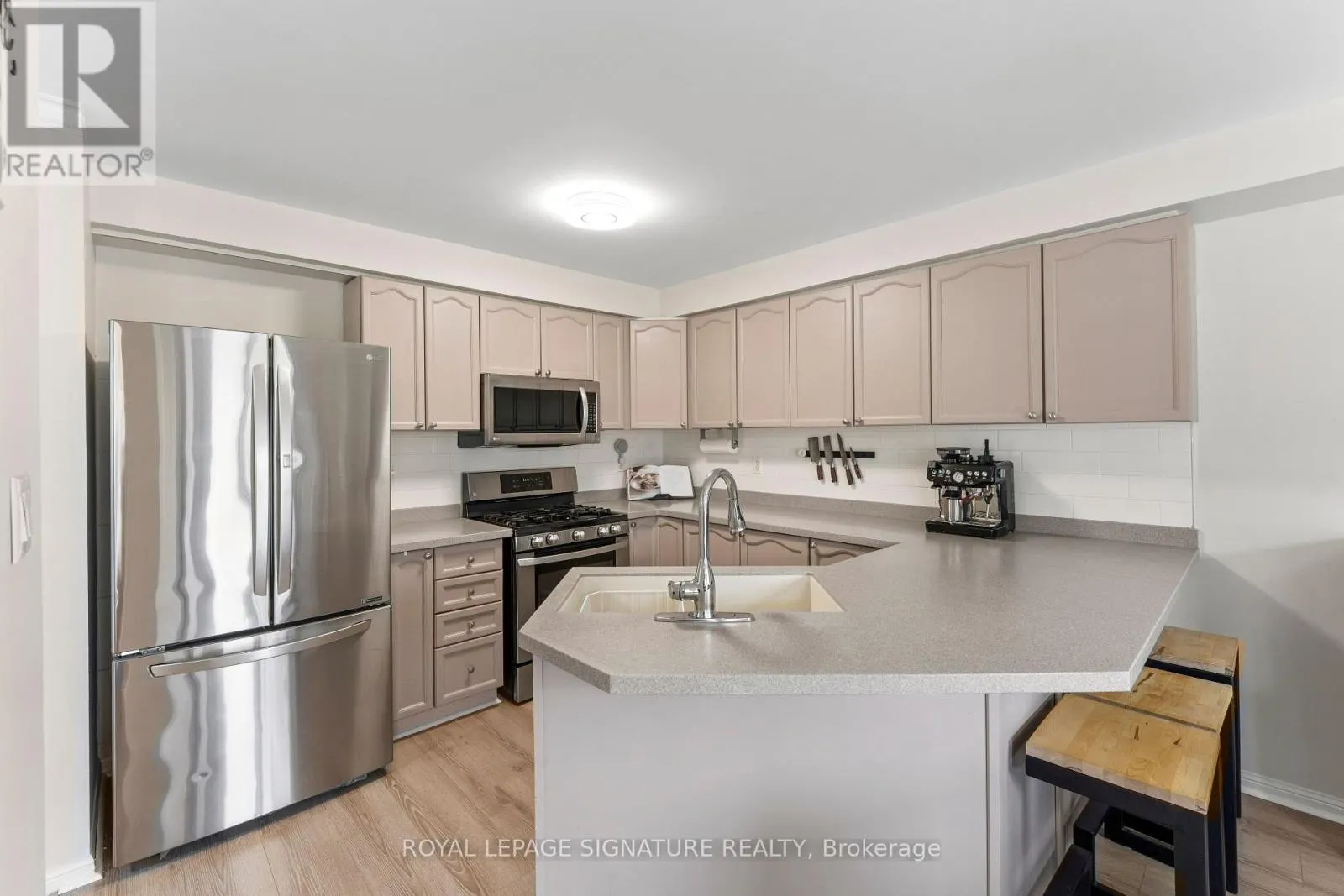 16 BEACHAM CRESCENT