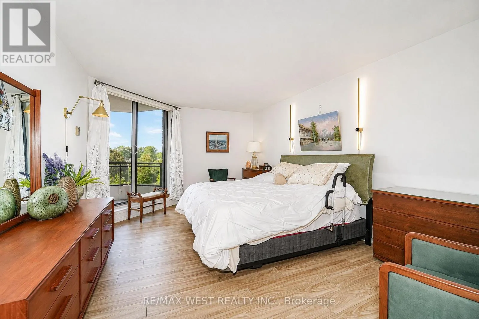 305 - 700 WILSON ROAD N