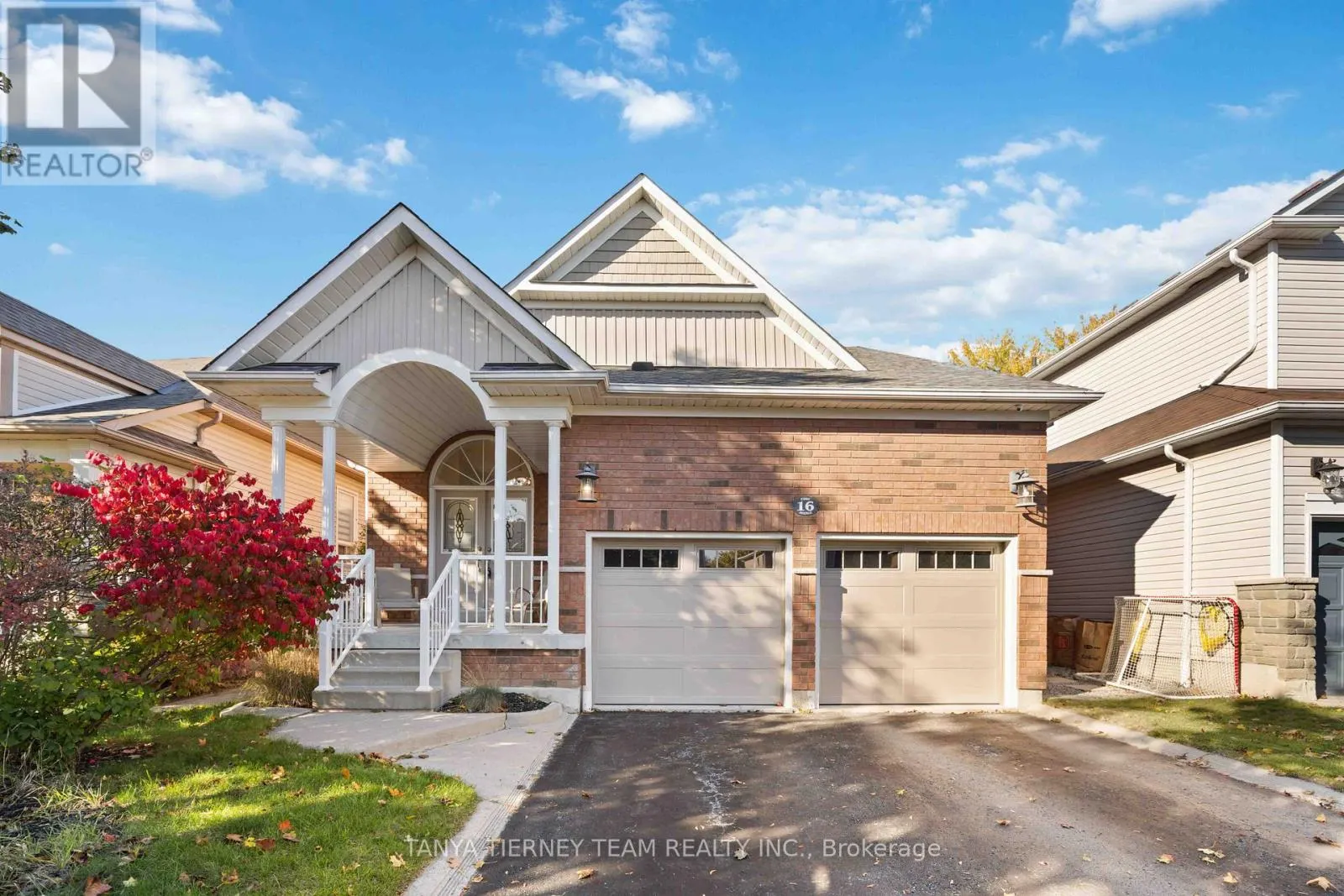16 CODY AVENUE