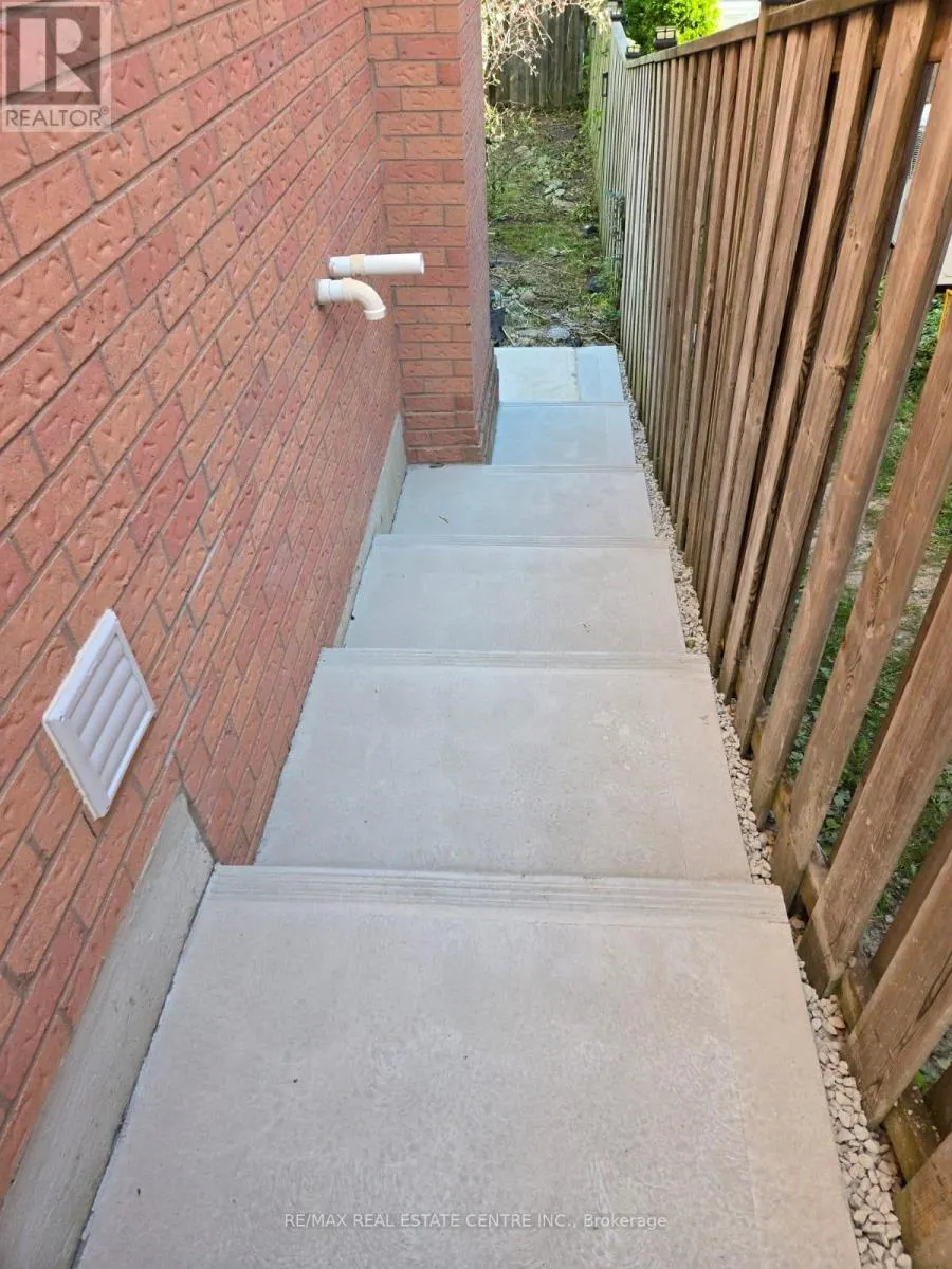BASEMENT - 15 DAGWELL CRESCENT