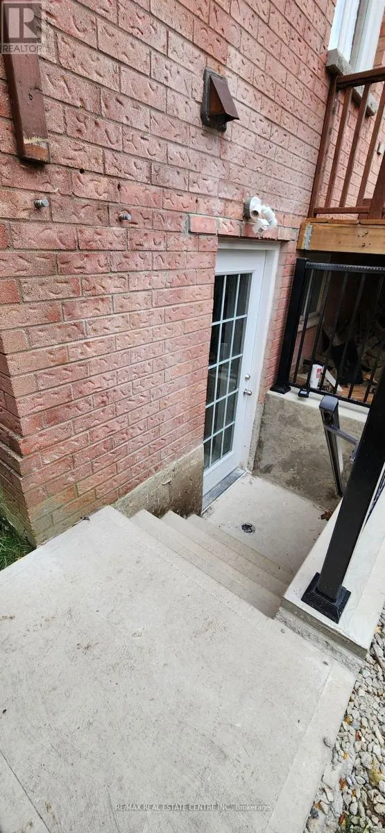 BASEMENT - 15 DAGWELL CRESCENT