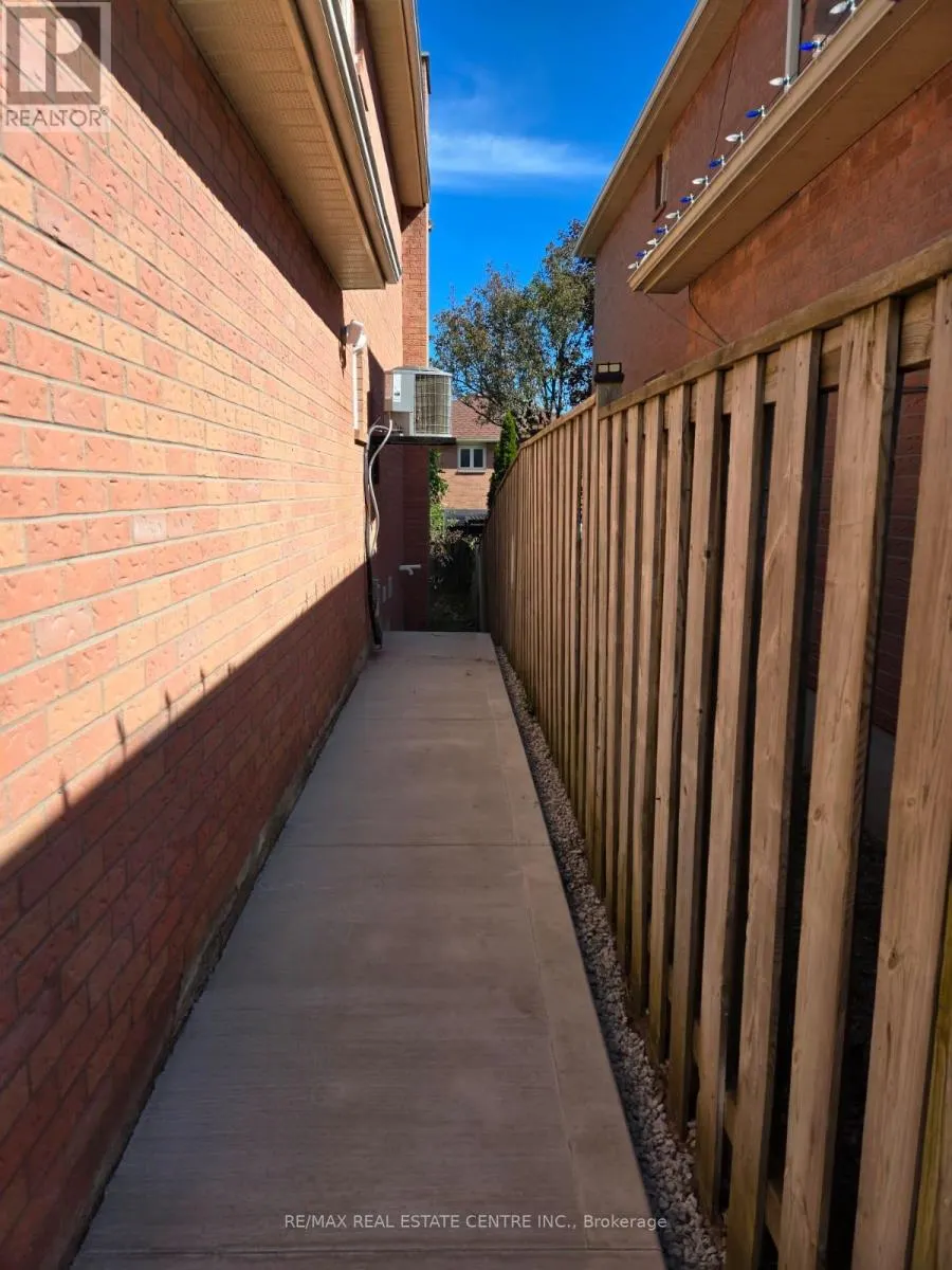 BASEMENT - 15 DAGWELL CRESCENT