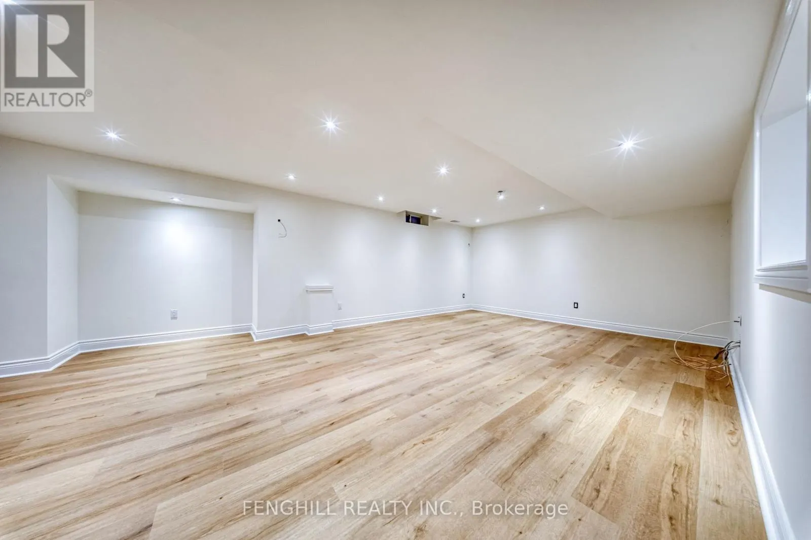 842 GREENLEAF CIRCLE