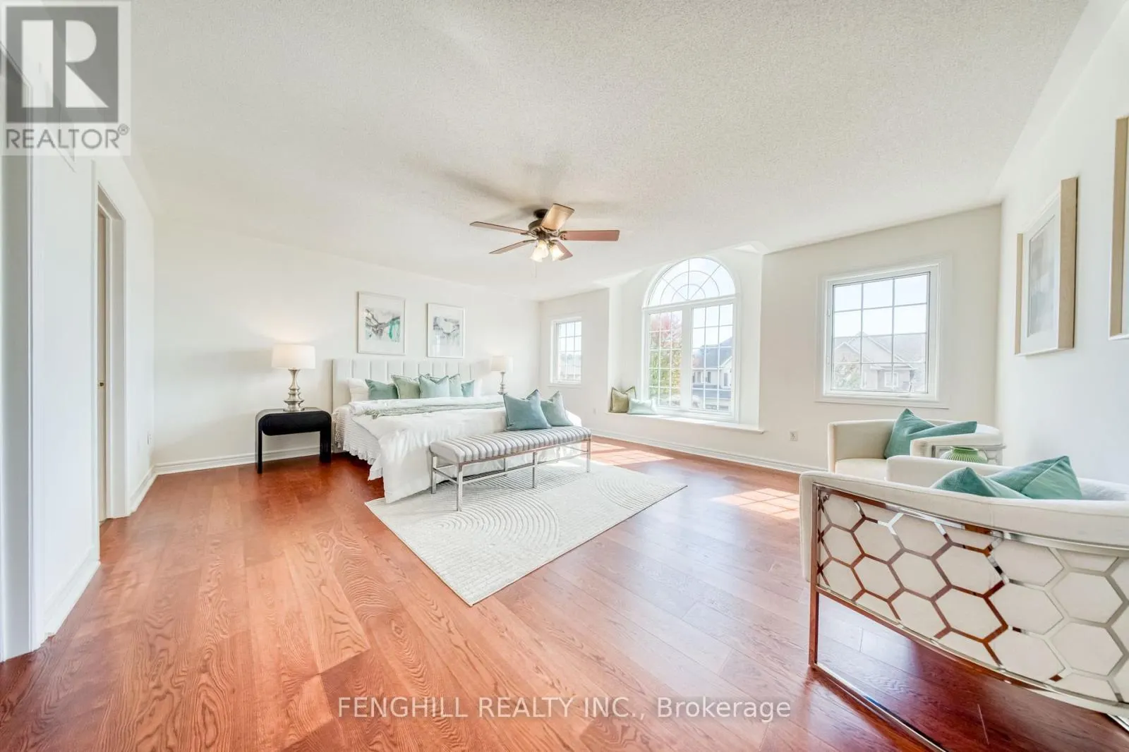 842 GREENLEAF CIRCLE