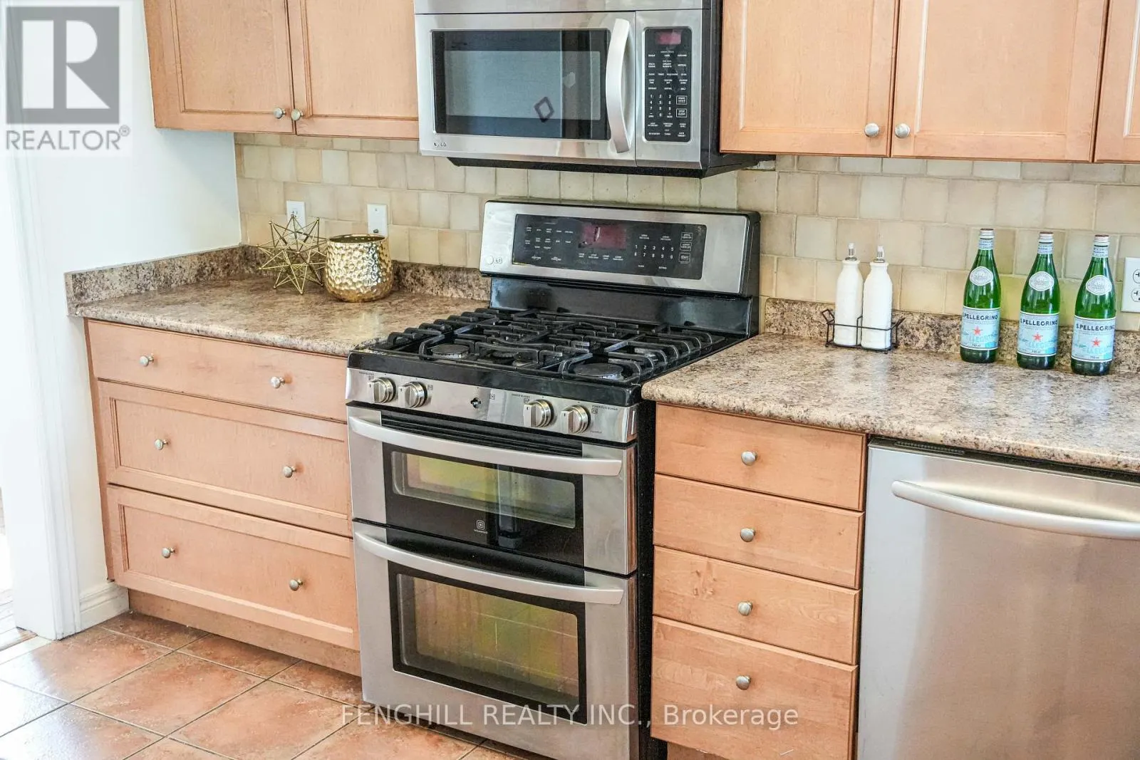 842 GREENLEAF CIRCLE