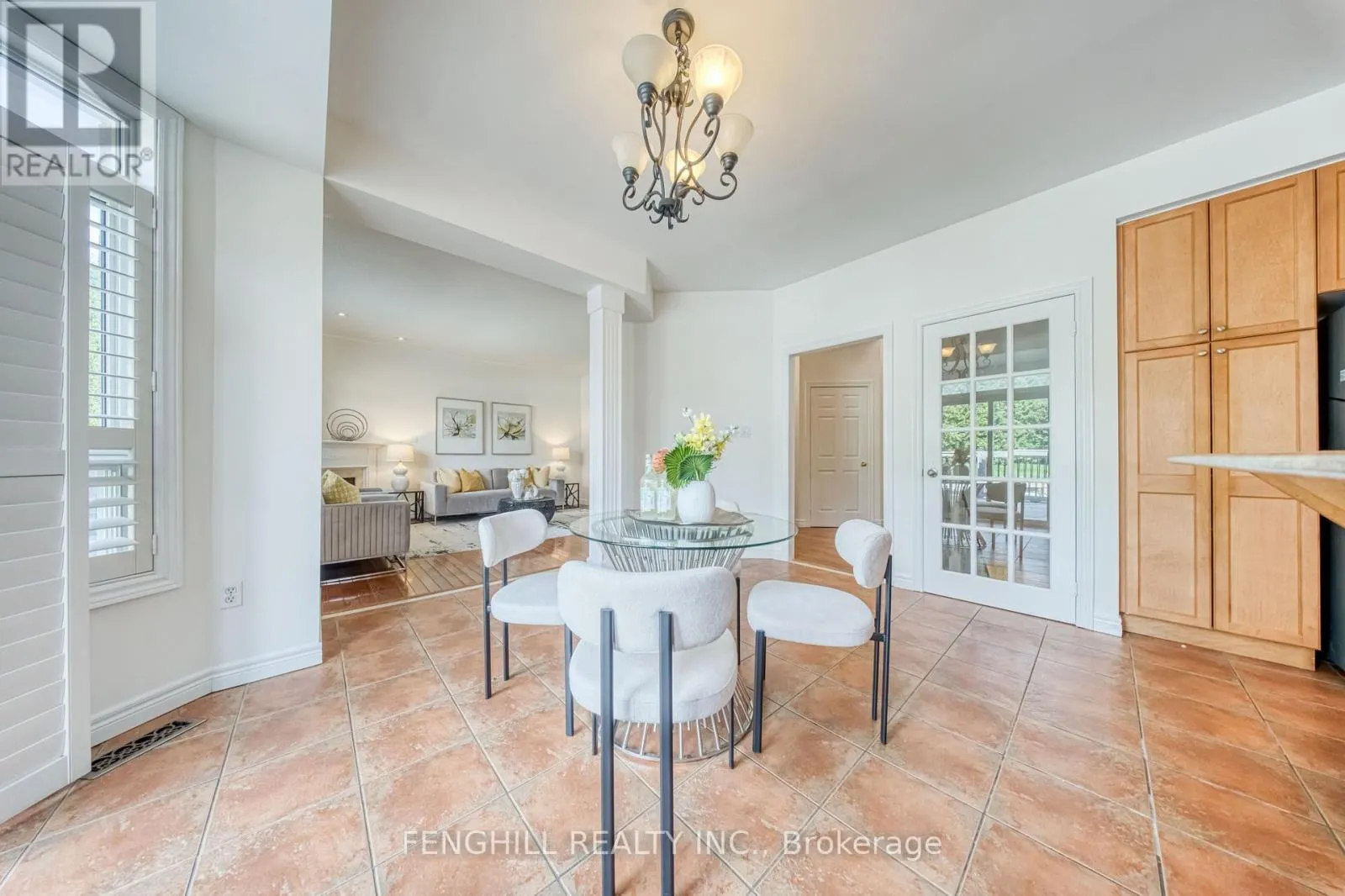 842 GREENLEAF CIRCLE